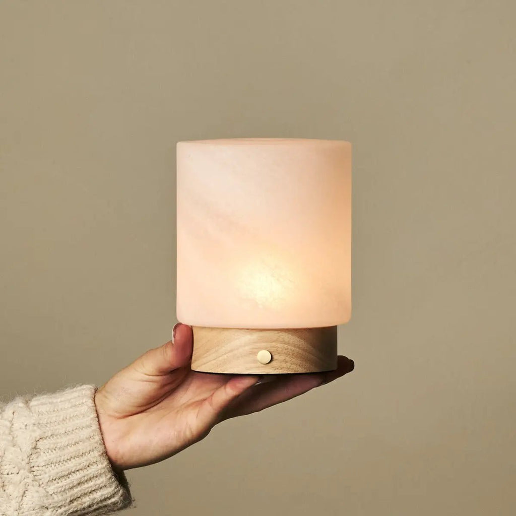 Pien lichtbruine houten tafellamp - oplaadbaar, dimbaar en tot 100 uur batterij