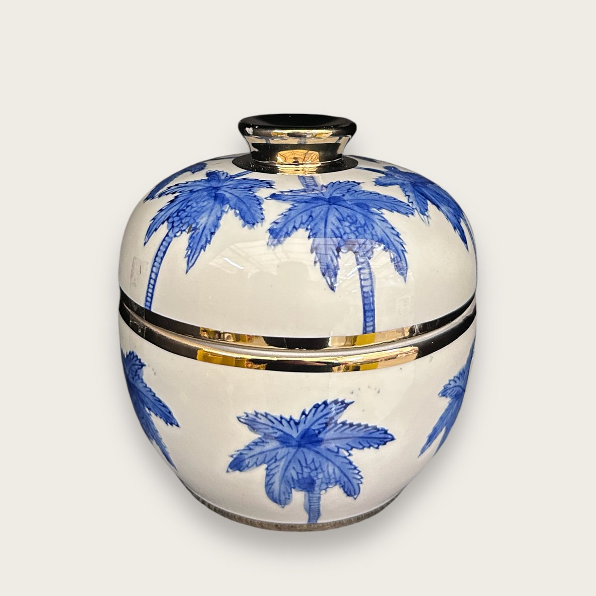 Porseleinen vaas met Delfts blauw en kokospalm (For Kitchen Home)