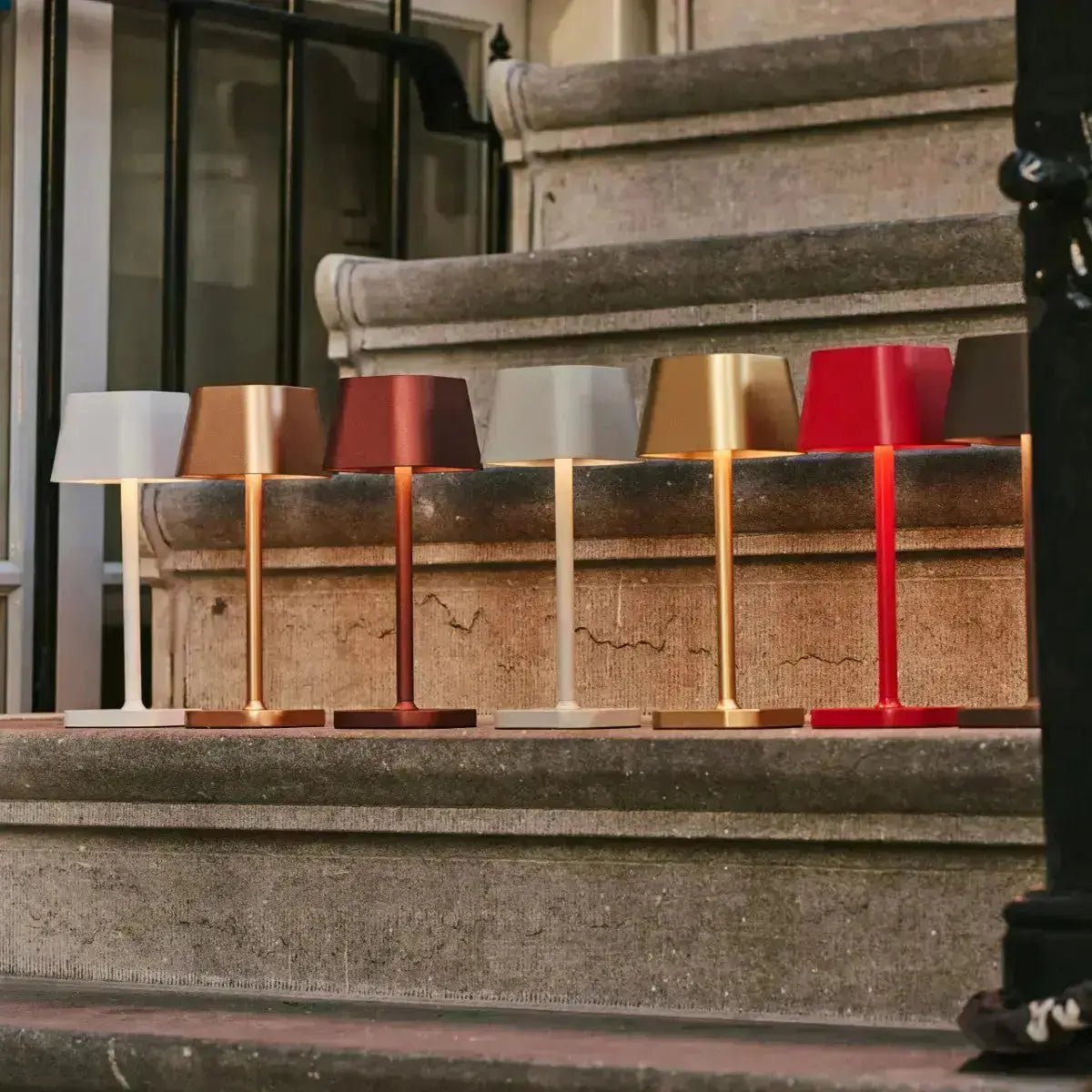 Ava Berry Red oplaadbare tafellamp | Stijlvol, draadloos lamp en dimbaar