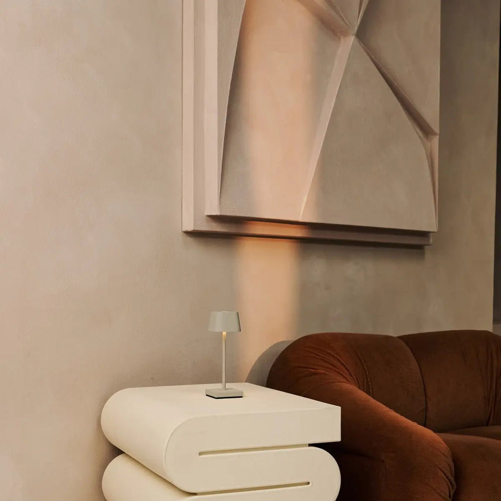 Combi Set Professional-8 x Sarphati Mini Shadow Gray Oplaadbare tafellampen & 1 x Central Station draadloos laadstation met Qi-Technology