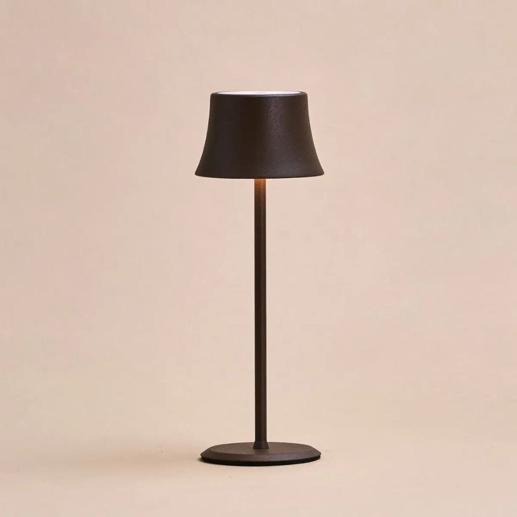 Willy Mini Mocha Brown oplaadbare tafellamp – stijlvol, dimbaar, batterijduur van 60 uur