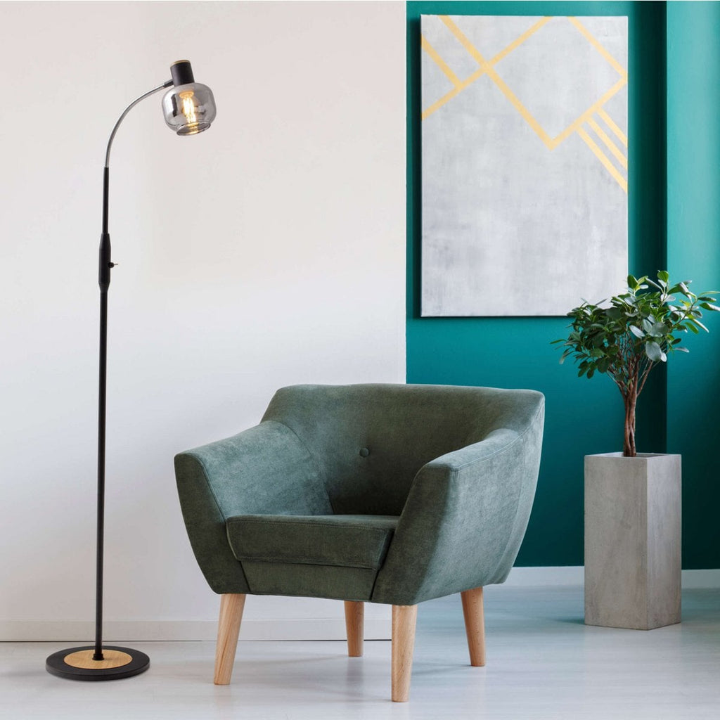 Liv · Metalen vloerlamp — zwart