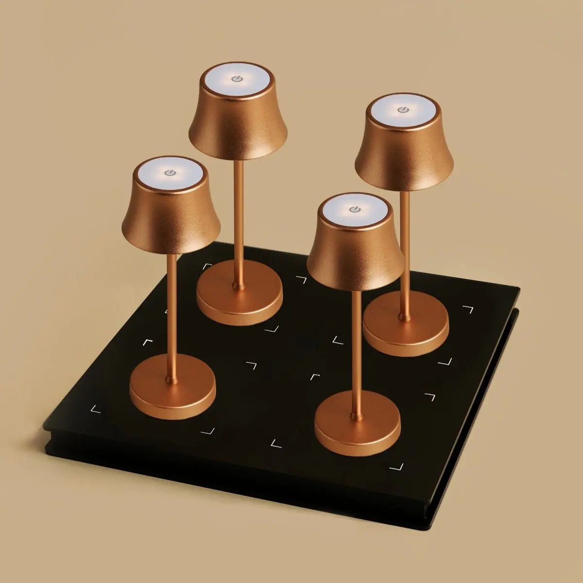 Combi Set-4 X de Pijp Mini koper oplaadbare tafellampen & 1 x Amstel Wireless Laying Station met Qi-Technology