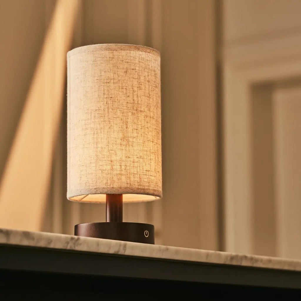 Ben donkerbruine houten tafellamp-oplaadbaar, dimbaar, USB-C aangedreven