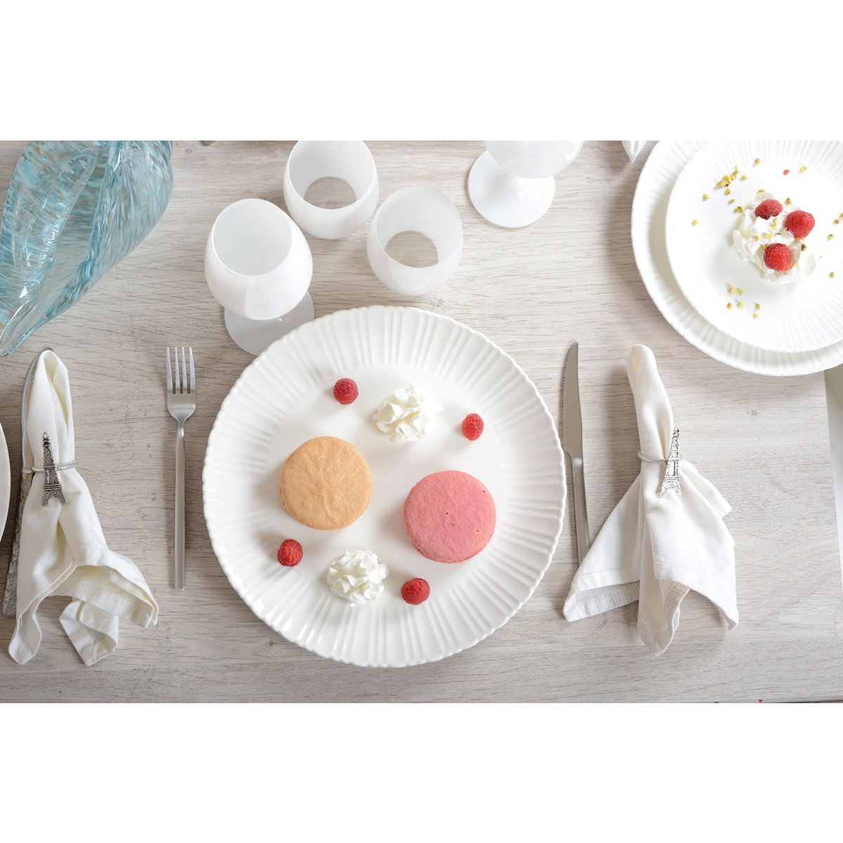 Flora White Presentation Plate 31.8x31.8x2.7cm