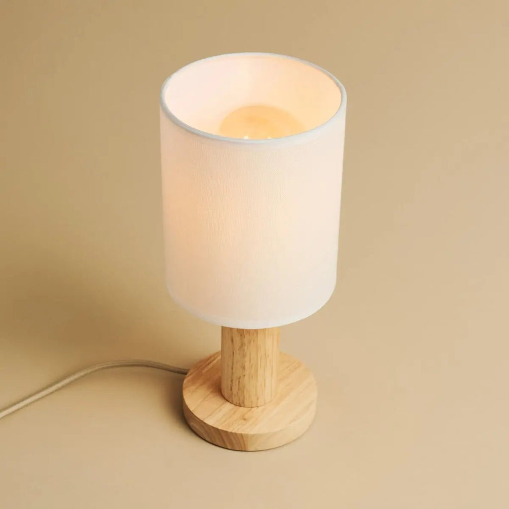 Boris lichtbruine lamp met 2 meter koord - stof schaduwlamp en houten basis