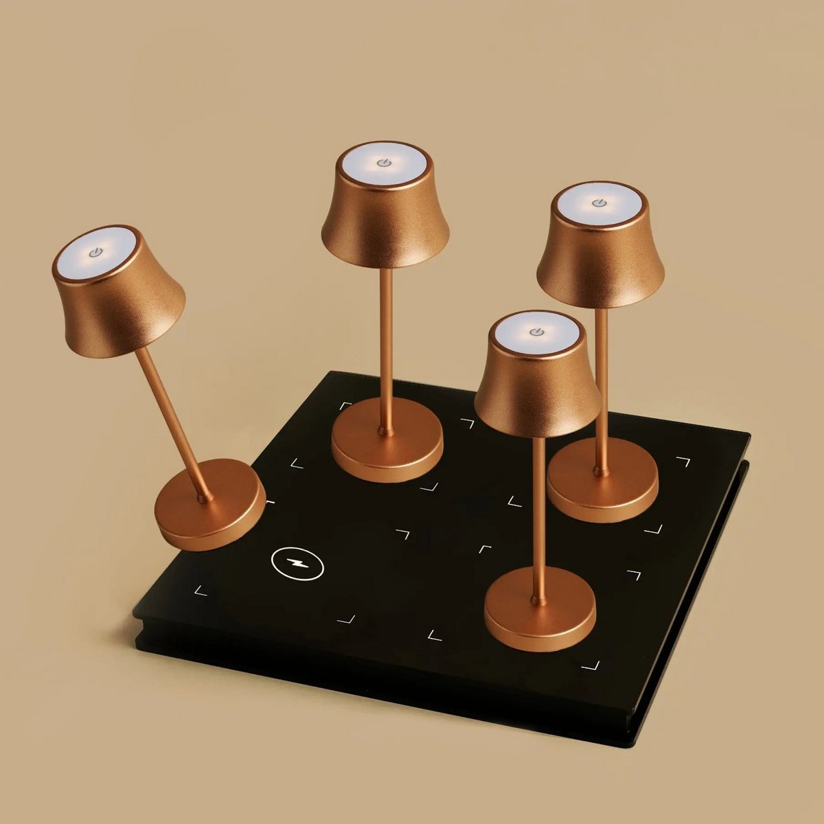 Combi Set-4 X de Pijp Mini koper oplaadbare tafellampen & 1 x Amstel Wireless Laying Station met Qi-Technology