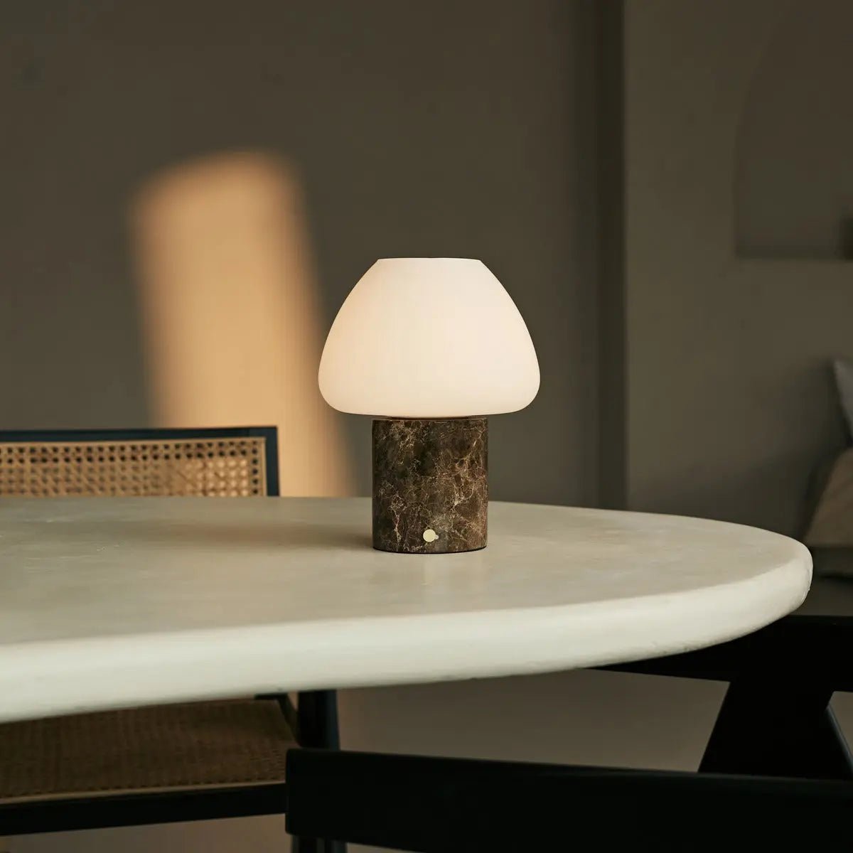 Ostade bruin / emperador donker - uniek marmeren oplaadbare tafellamp met 3 lichte kleuren en dimfunctie