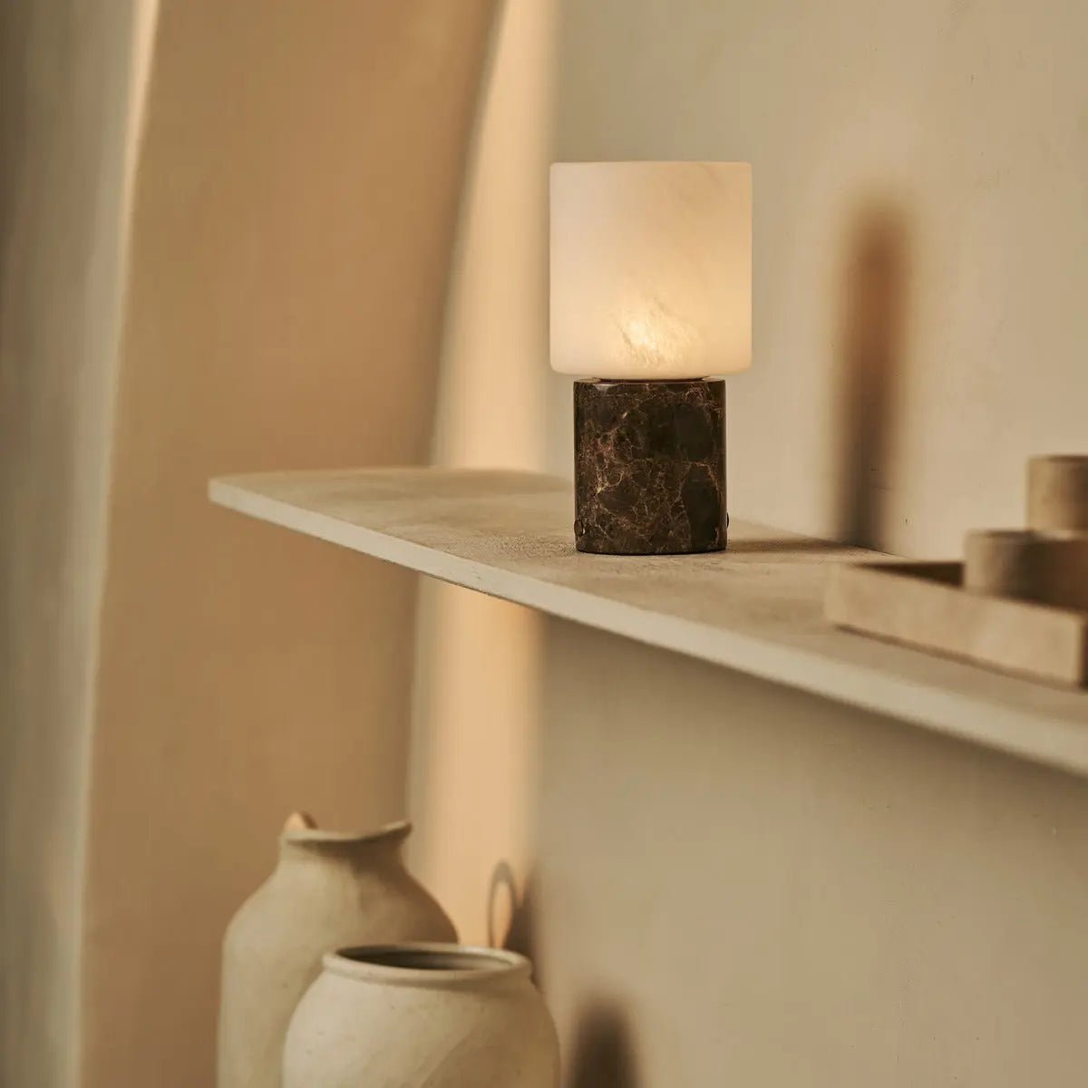 Cuyp Brown / Emperador Dark - Marble Laidable Table Lamp - Draadloos, USB -oplaadbaar en maximaal 100 uur looptijd