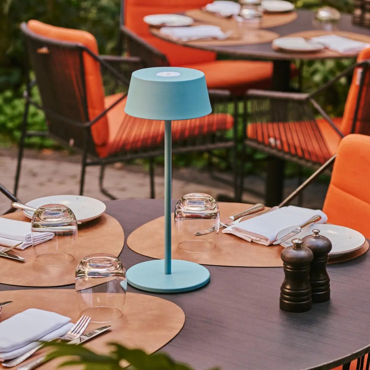 Hugo Amsterdams Blauwe Oplaadbare Ijzeren Tafellamp - Dimbaar, Stijlvol & Snoerloos