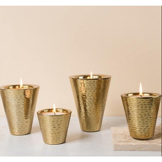 Groot model vergulde gehamerde kaars