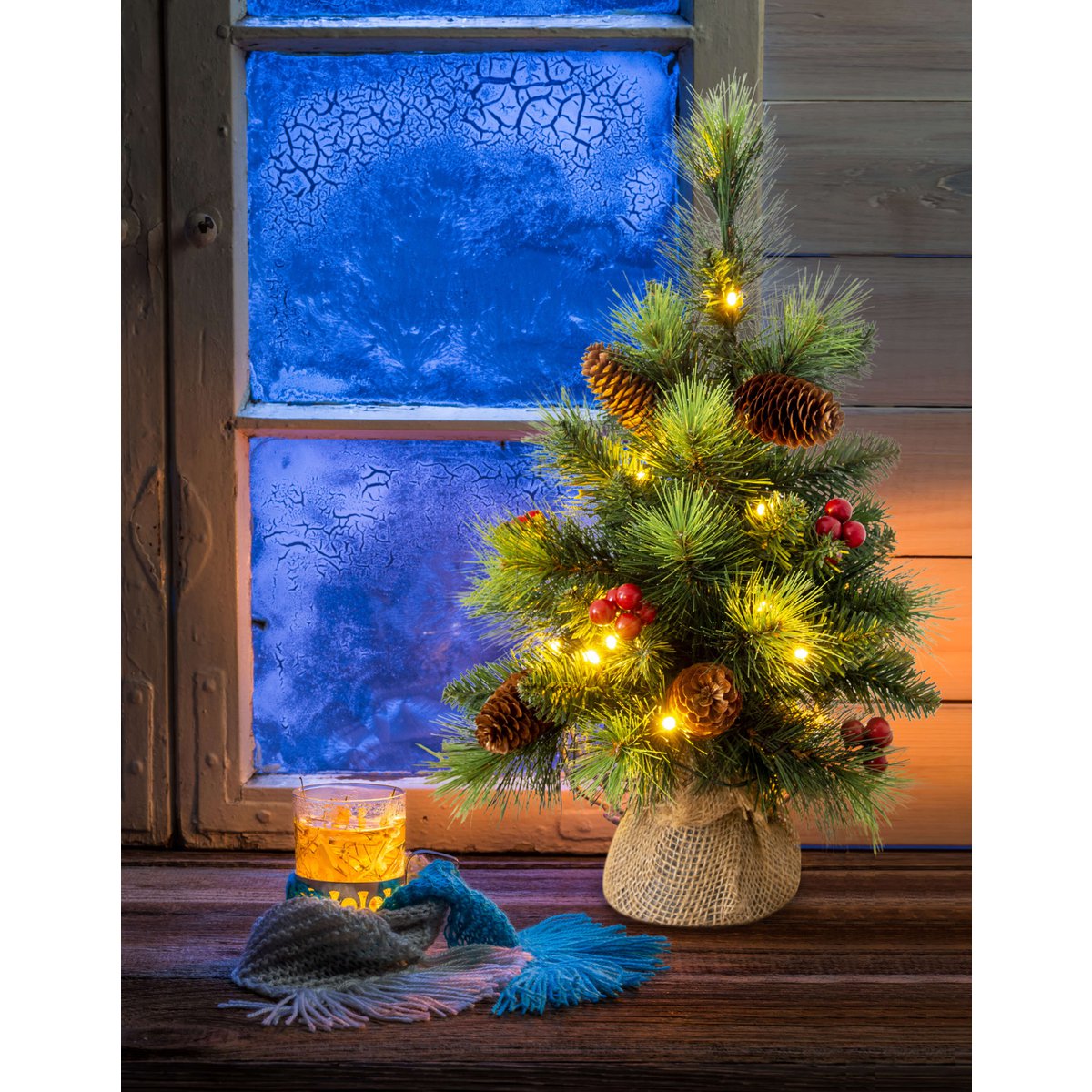 Led kerstboom met bessen en dennenappels - H: 45 cm