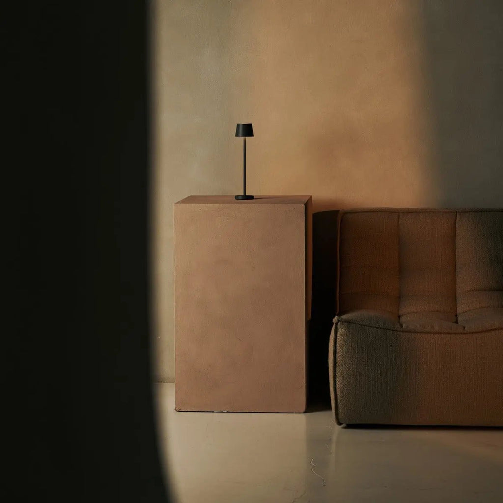 Vondel Mini Stone Gray Oplaadbare en draadloze lamp perfect voor horeca -industrie - draadloos oplaadbaar via laadstation