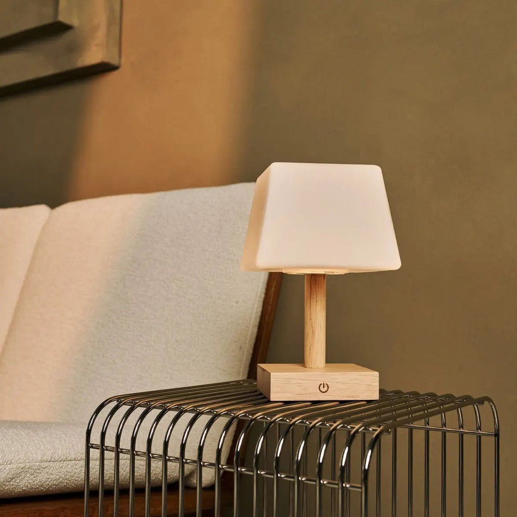 Tommy lichtbruine houten tafellamp met glas - oplaadbare, dimbare lamp, draadloze verlichting