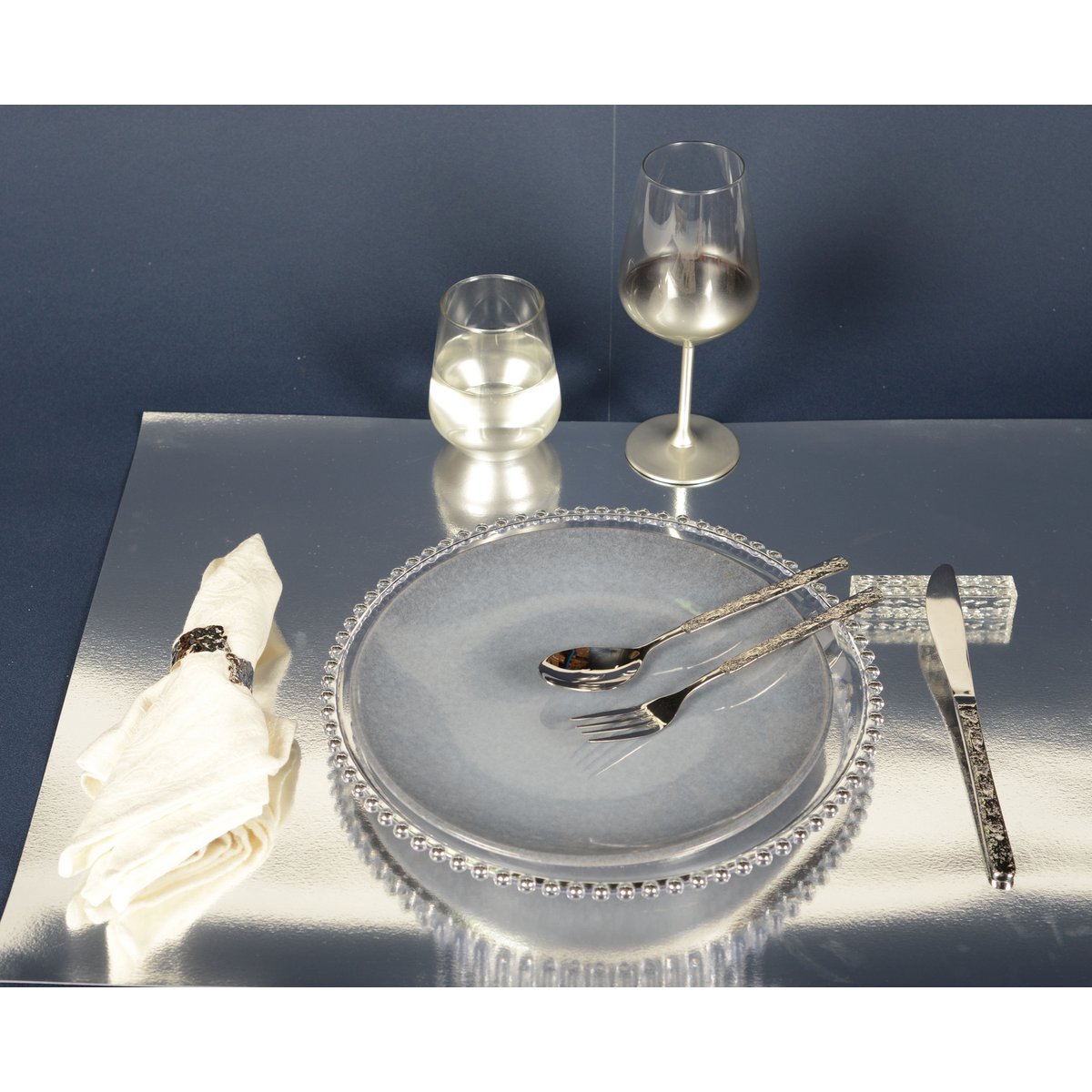 Huisvrouw 24 zilveren stukken met gehamerd afwerking