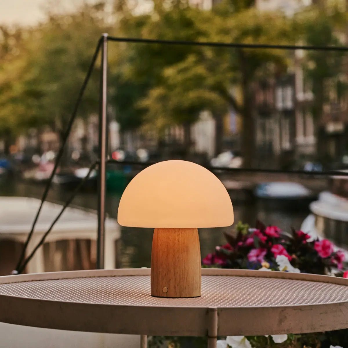 Mia lichtbruin stijlvolle houten tafellamp met dimmer - hout, functioneel en subtiel