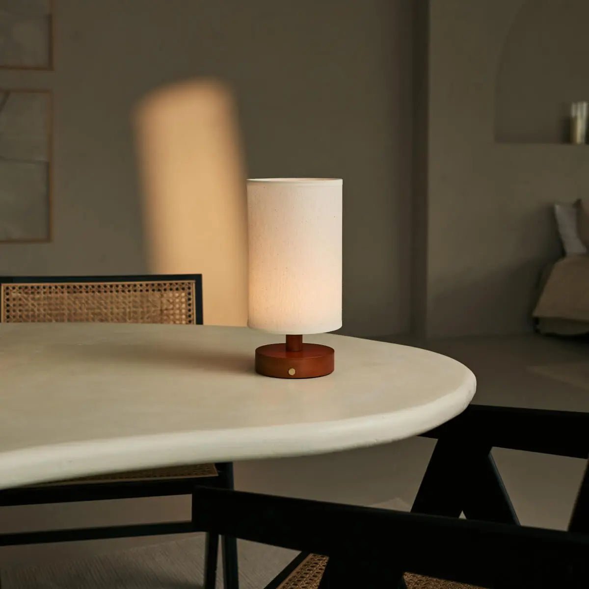 Ben Kastanjebruine houten tafellamp – Oplaadbaar, dimbaar, USB-C-voeding