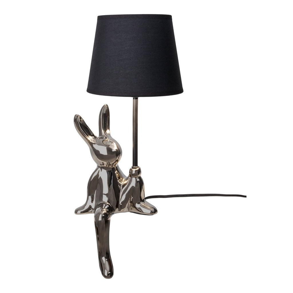 Liv · Houten tafellamp met linnen kap — zwart