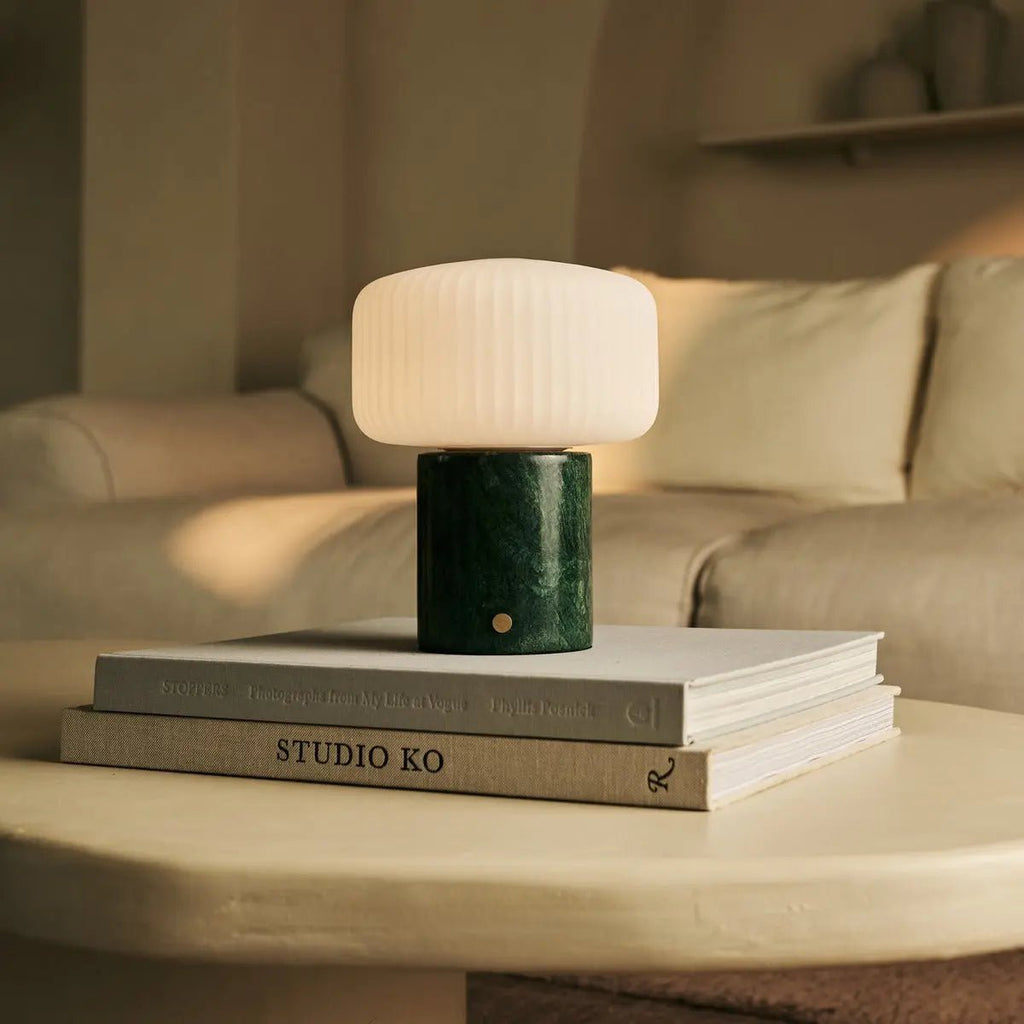 Renoir Green / Verde Alpi - Marmeren oplaadbare tafellamp - Draadloos, USB -oplaadbaar en tot 100 uur verlichting