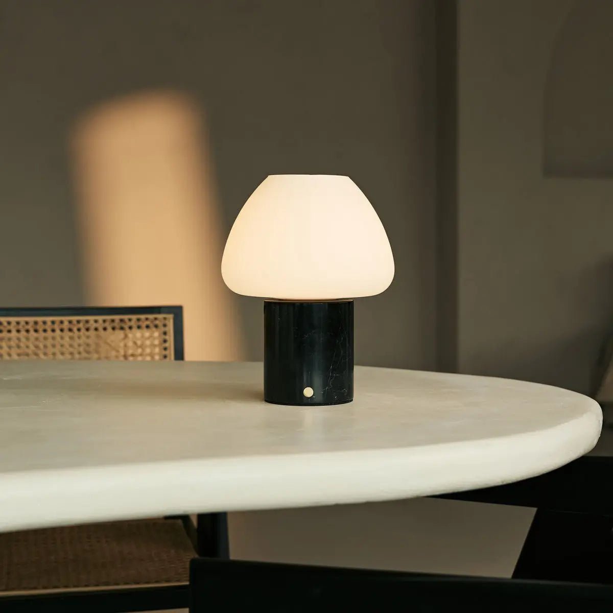 Ostade Black / Nero Marquina - Uniek oplaadbare marmeren tafellamp met 3 lichte kleuren en dimfunctie