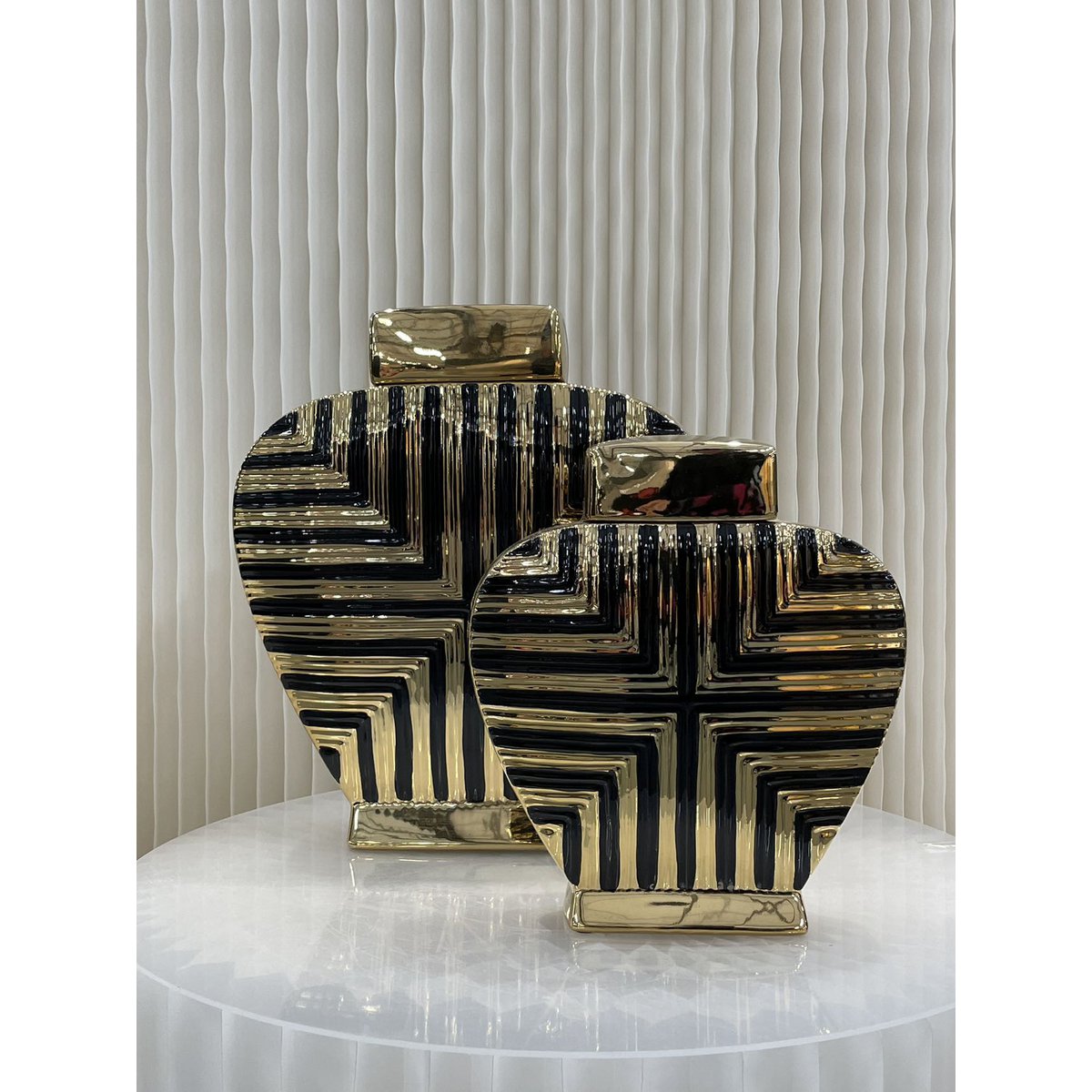 Prachtige gouden en zwarte kunstdecor geïnspireerde pot