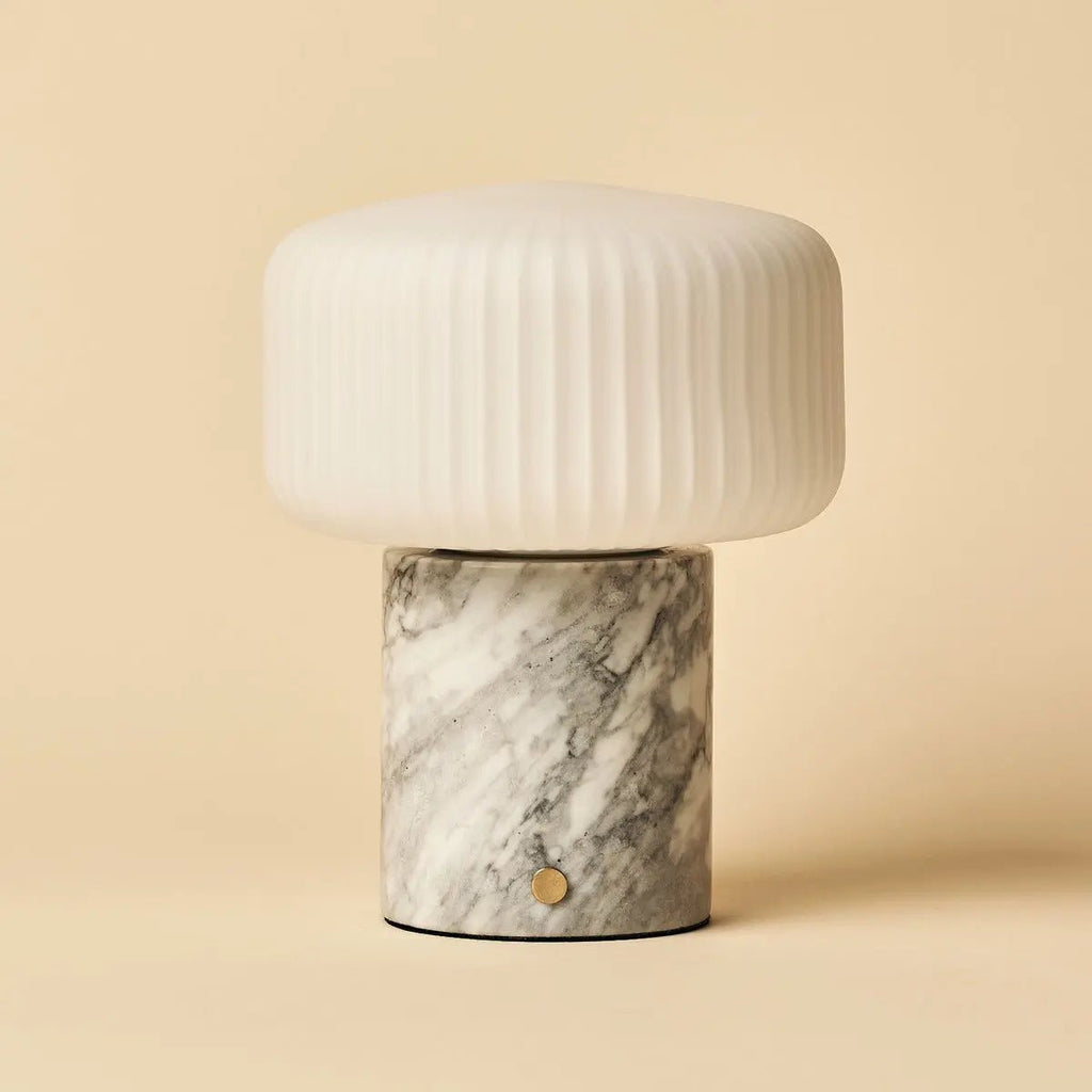 Renoir Wit / Bianco Statuarietto - Marmeren oplaadbare tafellamp - draadloos, USB oplaadbaar en tot 100 uur verlichting