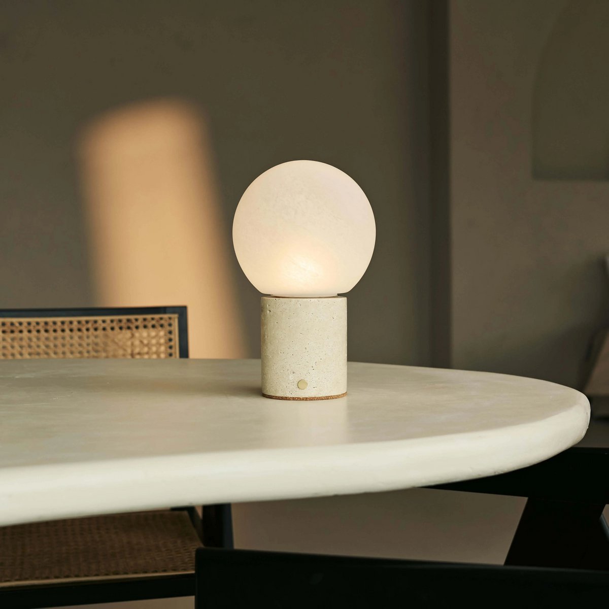 Metsu Beige / Travertino Classico - Classic Travertine Oplaadbare tafellamp met 3 lichte kleuren en dimfunctie