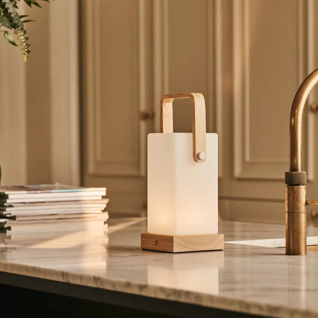 Harper lichtbruine houten lamp – draadloze oplaadbare tafellamp met handvat