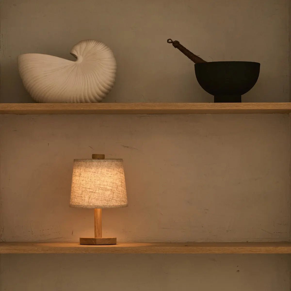 Rover Lichtbruine Houten Oplaadbare Lamp | Snoerloos, dimbaar met stoffen kap