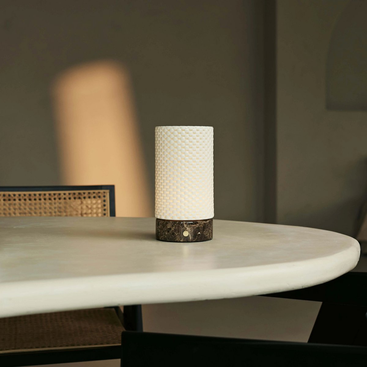 Luna marmeren oplaadbare tafellamp in 3D-geprinte porselein-draadloos, dimbaar en tot 100 uur licht