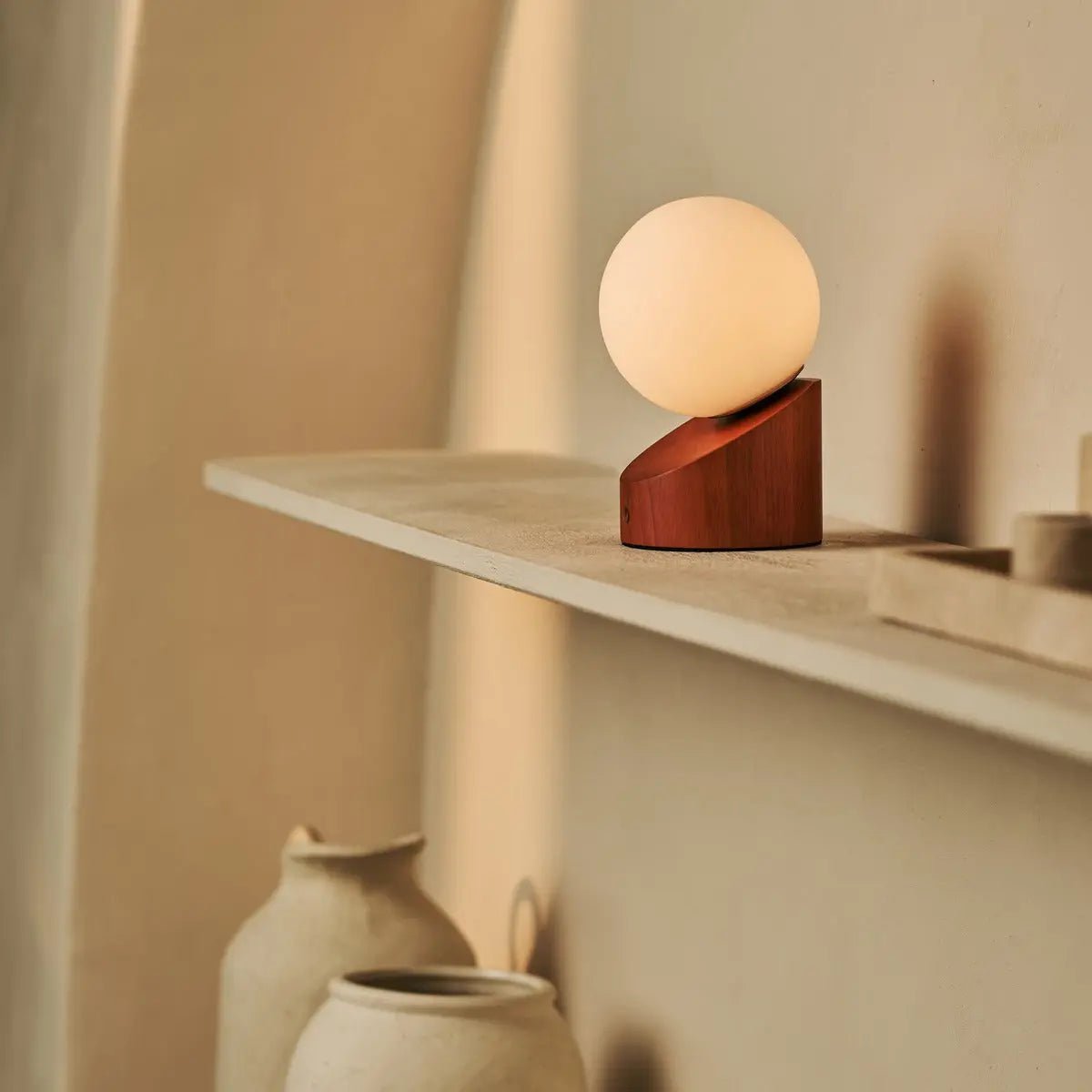 Morris Chestnut Brown Stijlvol oplaadbare lamp-draadloos, dimbaar, milieuvriendelijk ontwerp