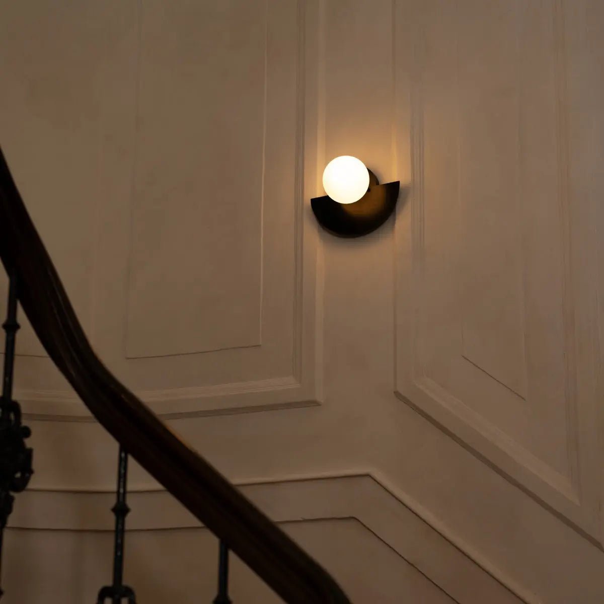 Kane zwarte draadloze wandlamp – oplaadbare hout- en glaslamp