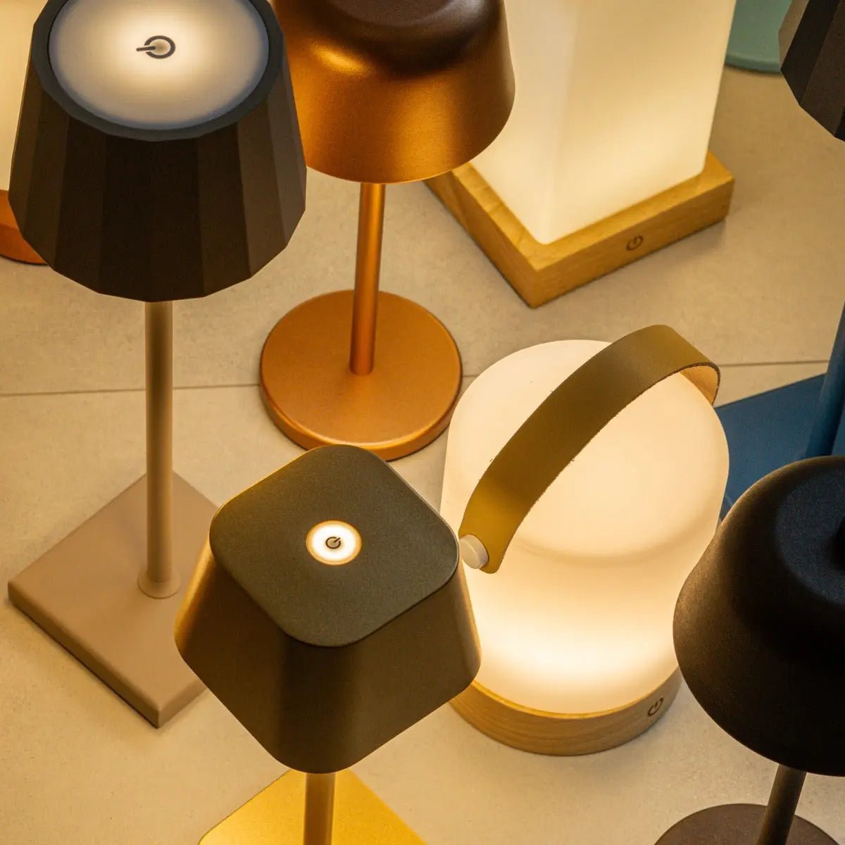 Avery lichtbruin oplaadbare taflamp-draadloos, dimable en USB-C