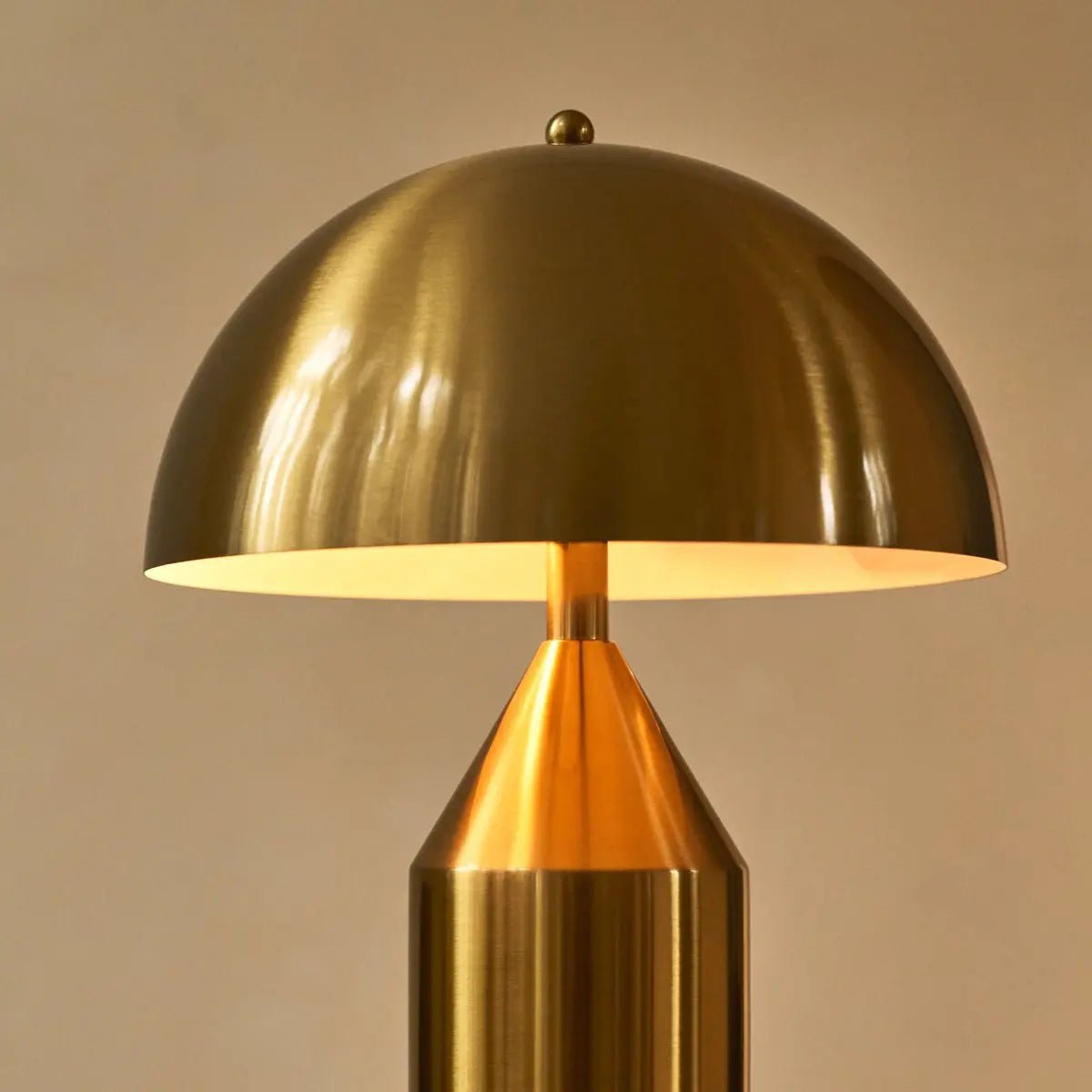 Otto Gold Dressoir Lamp – Stijlvolle metalen tafellamp voor elke kamer