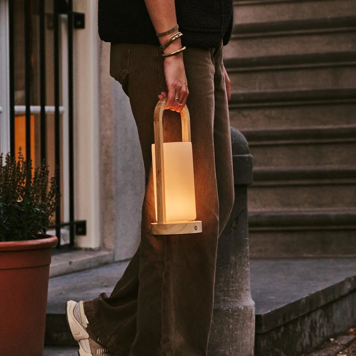 Evie Lichtbruine Oplaadbare Houten Tafellamp – Dimbaar & Snoerloos