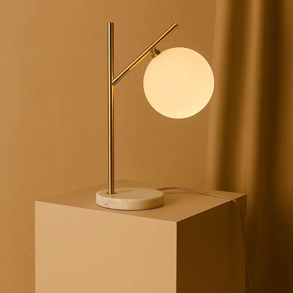 Madison Marmeren Lamp met Matglazen Bol – Elegante Tafellamp