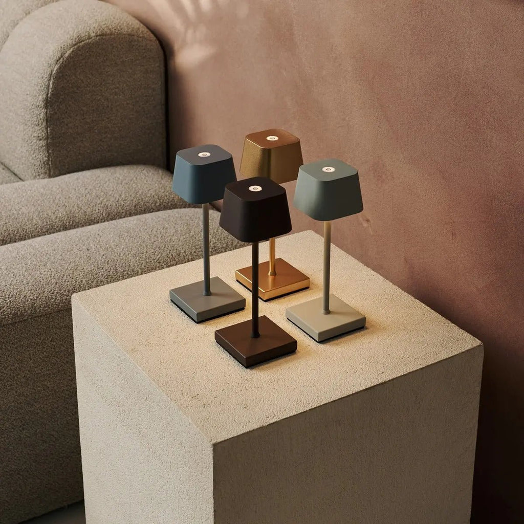 Sarphati Mini Gold draadloze tafellamp perfect voor horeca -industrie - draadloos oplaadbaar via laadstation, dimbare lamp en 3 lichtmodi