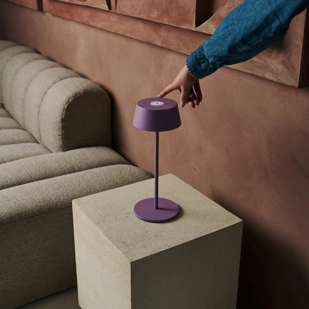 Hugo Violet Lila Oplaadbare tafellamp - Stijlvol, dimbare lamp & draadloos