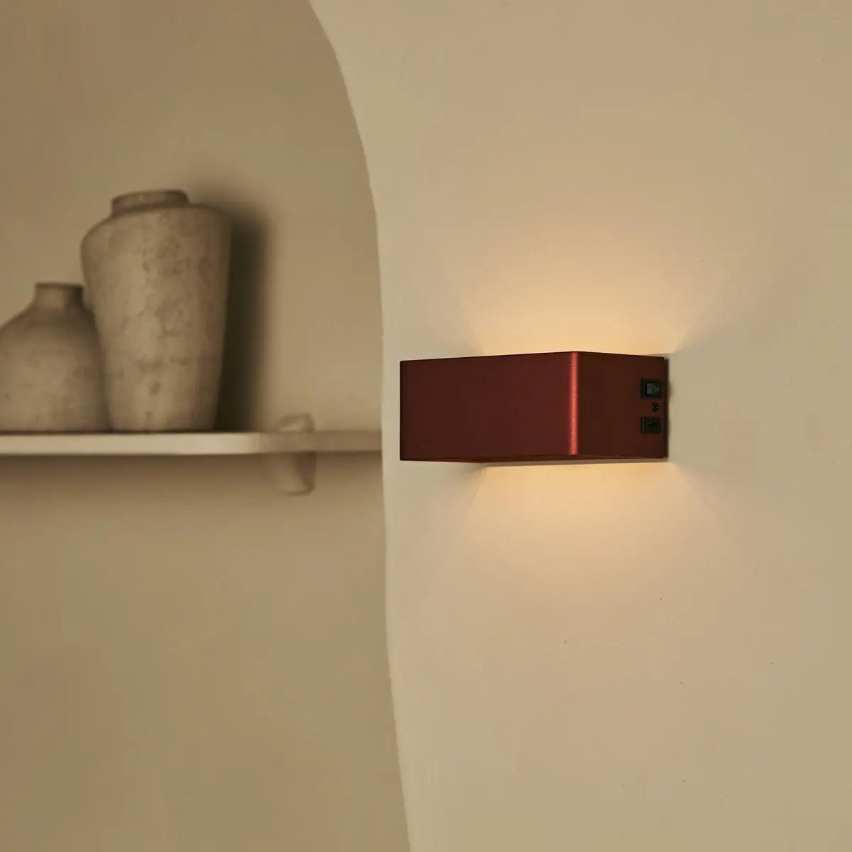 Tessa Bronze draadloze wandlamp inclusief afstandsbediening, 20 lichtmodi, dimable, magnetisch suspensiesysteem en met bewegingssensor