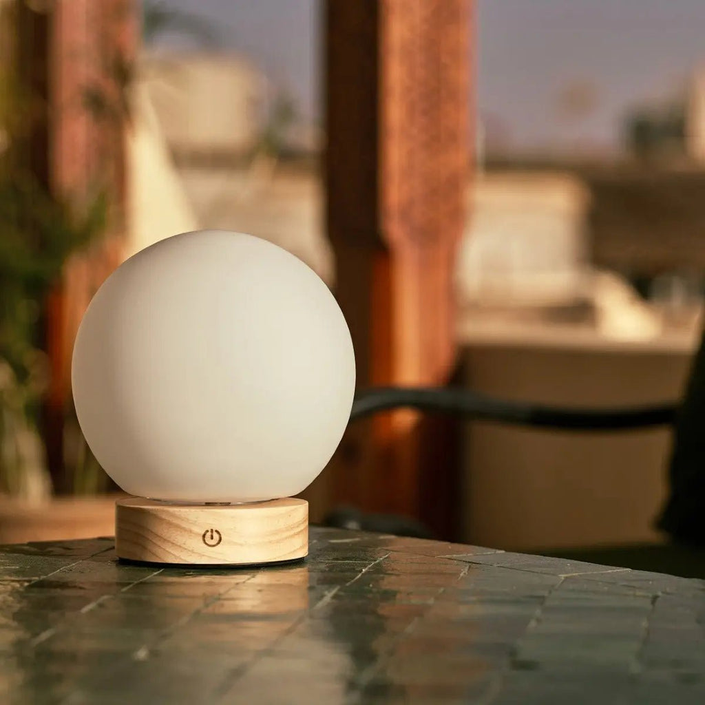 Flore lichtbruine houten lamp met glazen lamp - oplaadbaar en dimbaar draadloos licht