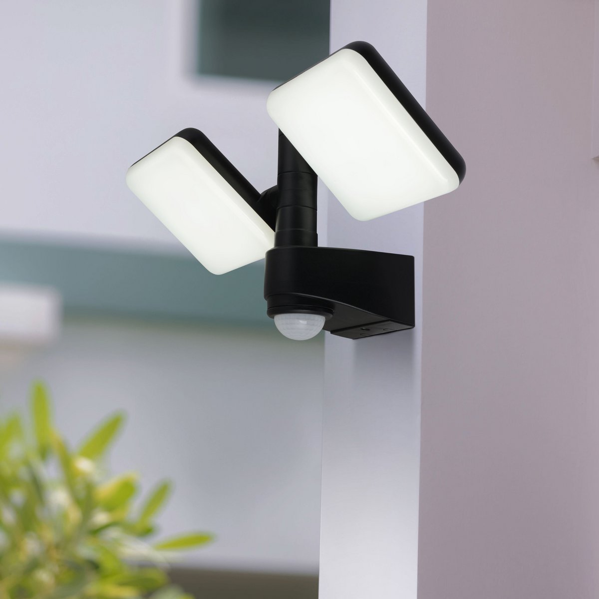 LED externe wandlamp "Jaro" met 360 ° bewegingsdetector, gemaakt van plastic in antraciet, met geïntegreerde LED