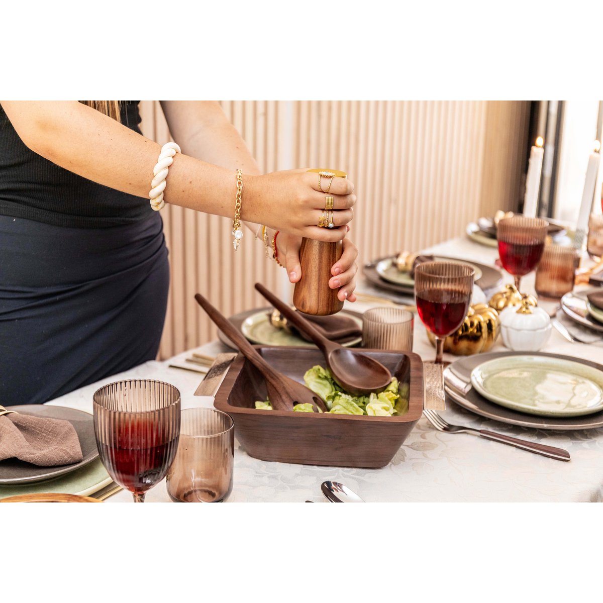 Houten kom met zilveren handgrepen 25x25x8cm