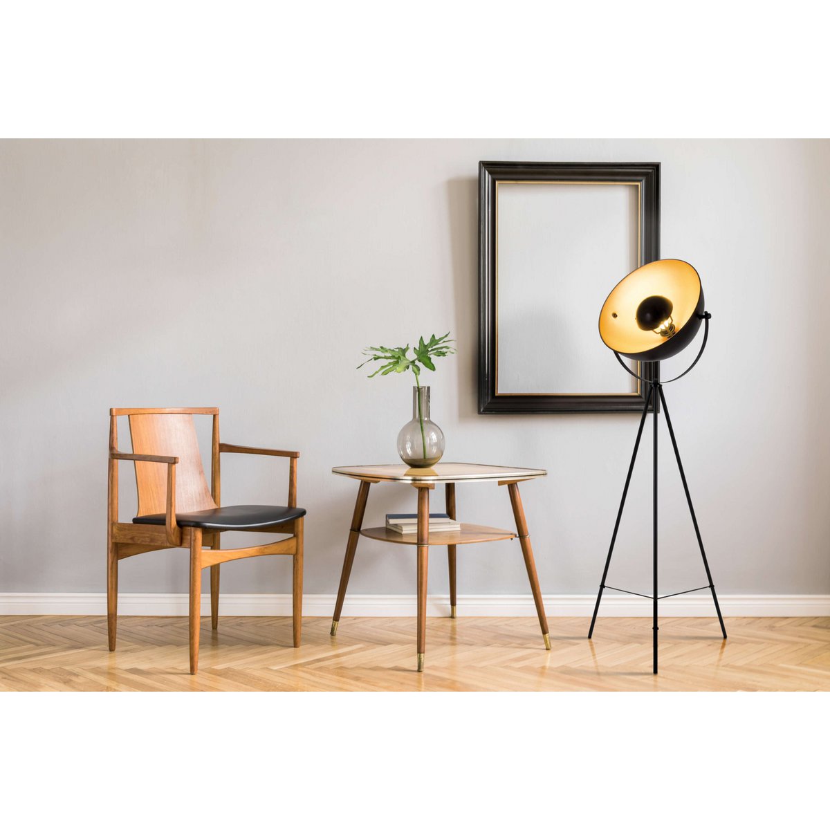 Liv · Houten vloerlamp — zwart