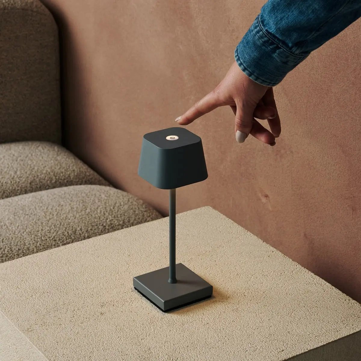 Sarphati Mini Mouse Grijs Draadloze tafellamp -WiReless oplaadbaar via laadstation, dimbare lamp en 3 lichtmodi