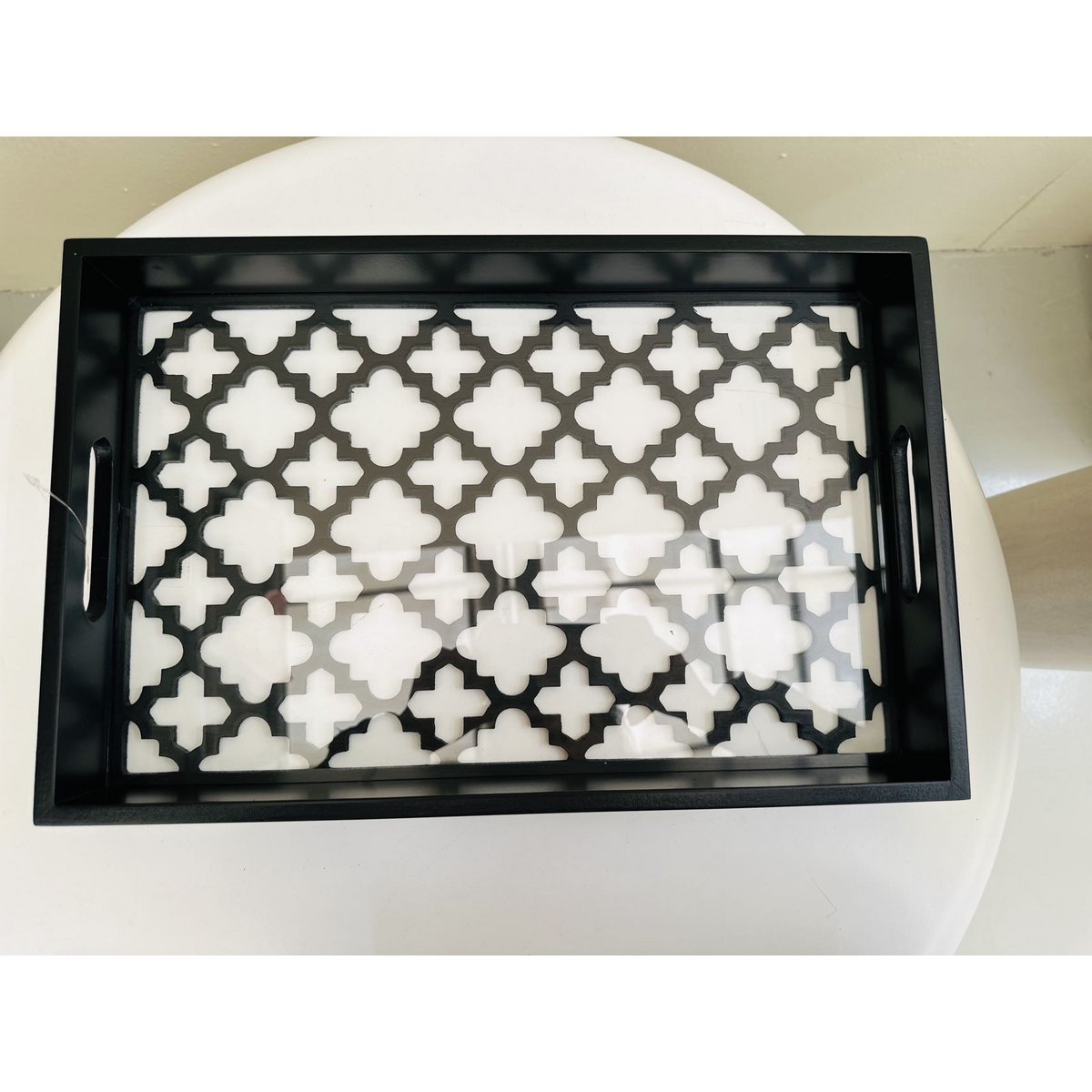 Zwart houten glazen dienblad