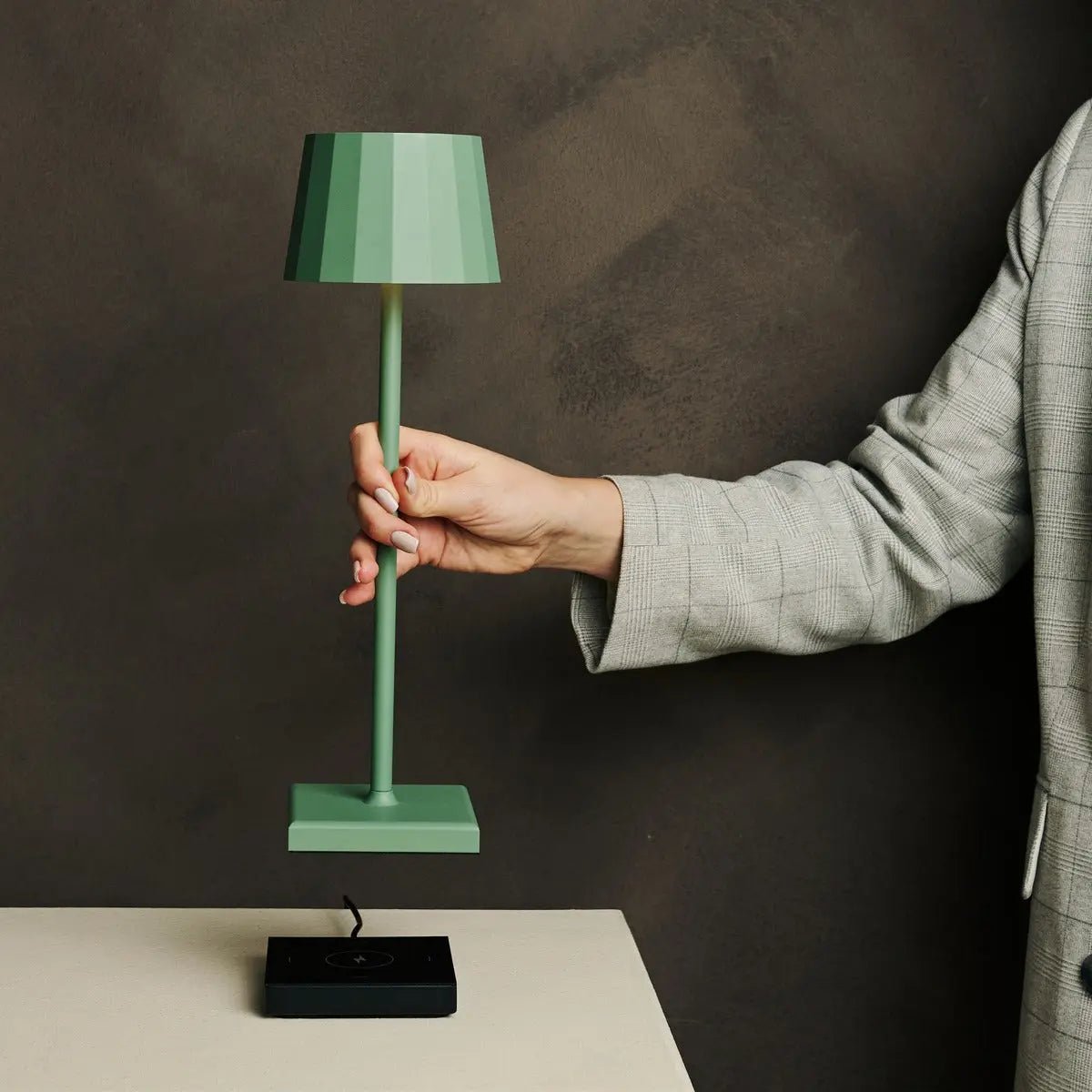 Wouter salie groen oplaadbare tafellamp-draadloos opladen, dimable, 120 uur batterijduur