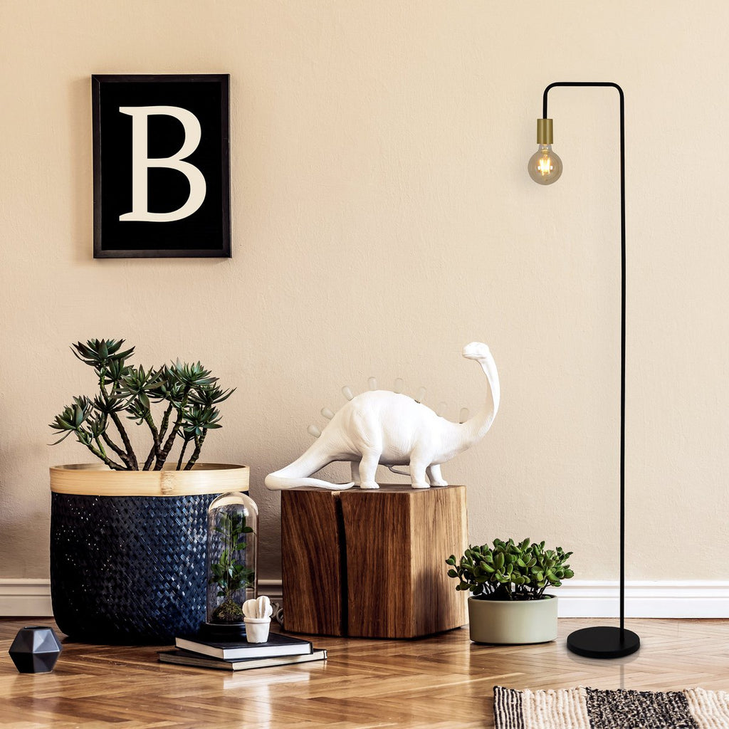Liv · Houten vloerlamp — zwart