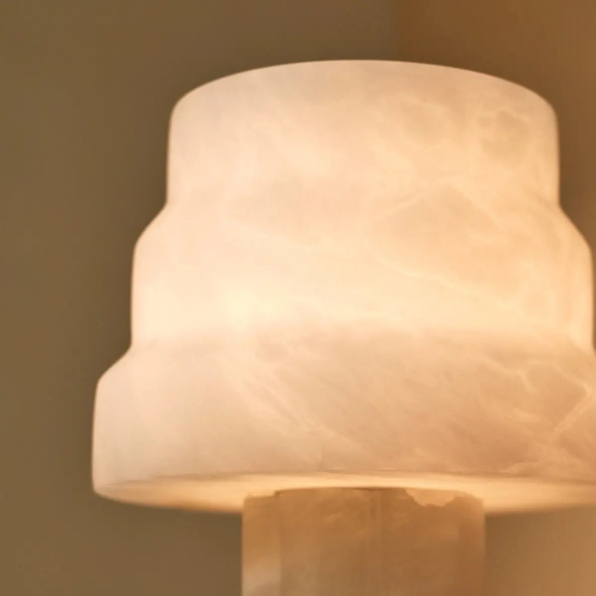 Alessandra Albasten Lamp | Elegante moderne verlichting voor interieurs