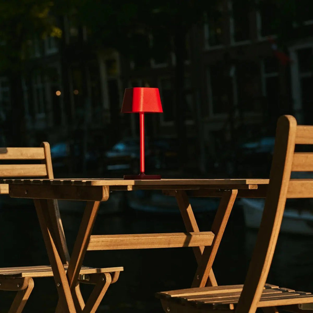 Ava Berry Red oplaadbare tafellamp | Stijlvol, draadloos lamp en dimbaar