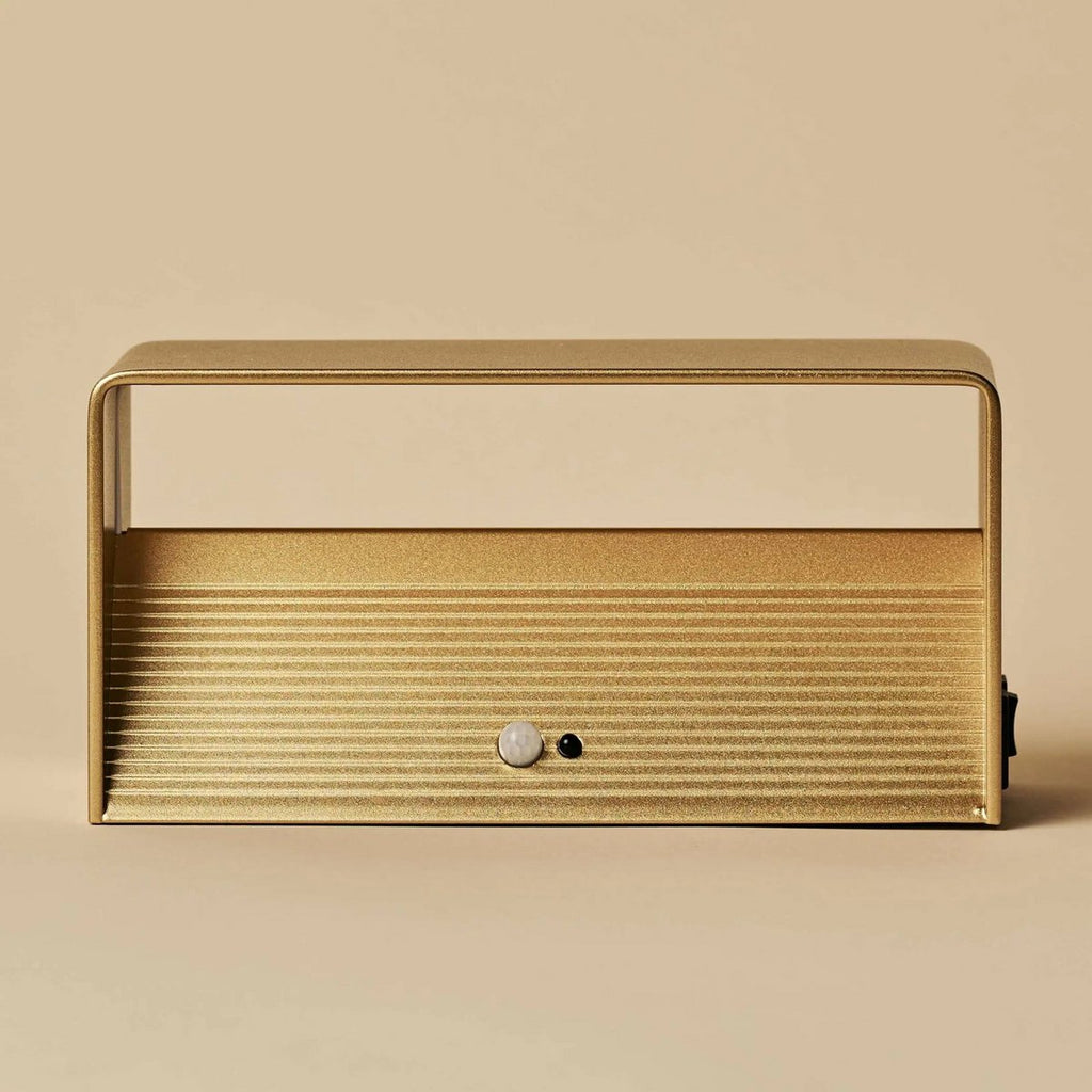 Tessa gouden draadloze wandlamp inclusief afstandsbediening, 20 lichtmodi, dimable, magnetisch suspensiesysteem en met bewegingssensor